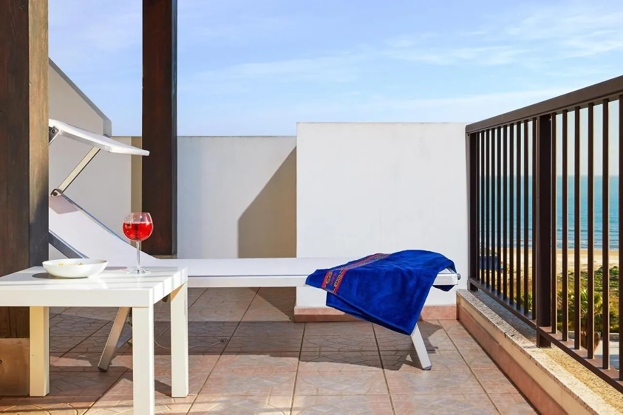 Alsave Casesicule, Sea View Apartment With Veranda And Terrace, 50 Mt From The Beach, Wi-Fi Pozzallo