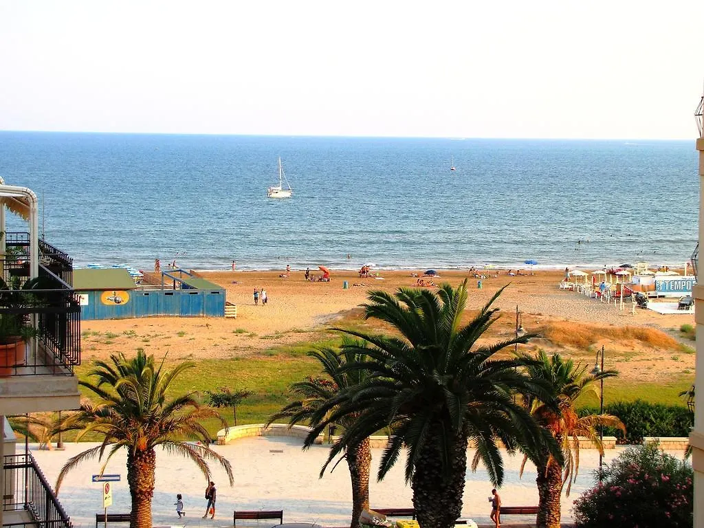 Alsave Casesicule, Sea View Apartment With Veranda And Terrace, 50 Mt From The Beach, Wi-Fi Pozzallo